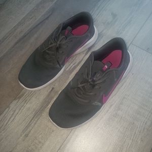 Nike Flex Woman's Sneakers - Size 9